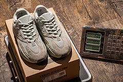 Reps Sneakers Adidas Yeezy Boost 700 "Salt" EG7487
