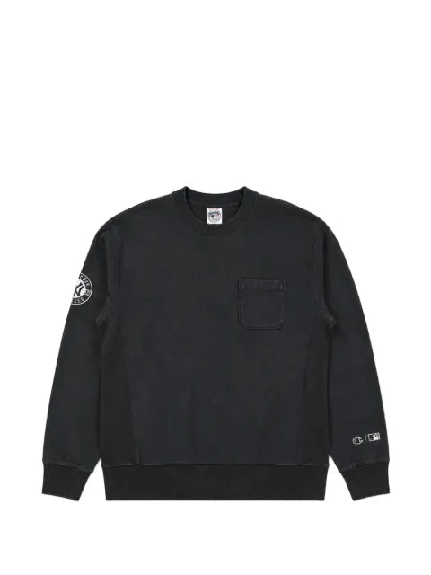 Champion x New York Yankees logo-patch sweatshirt