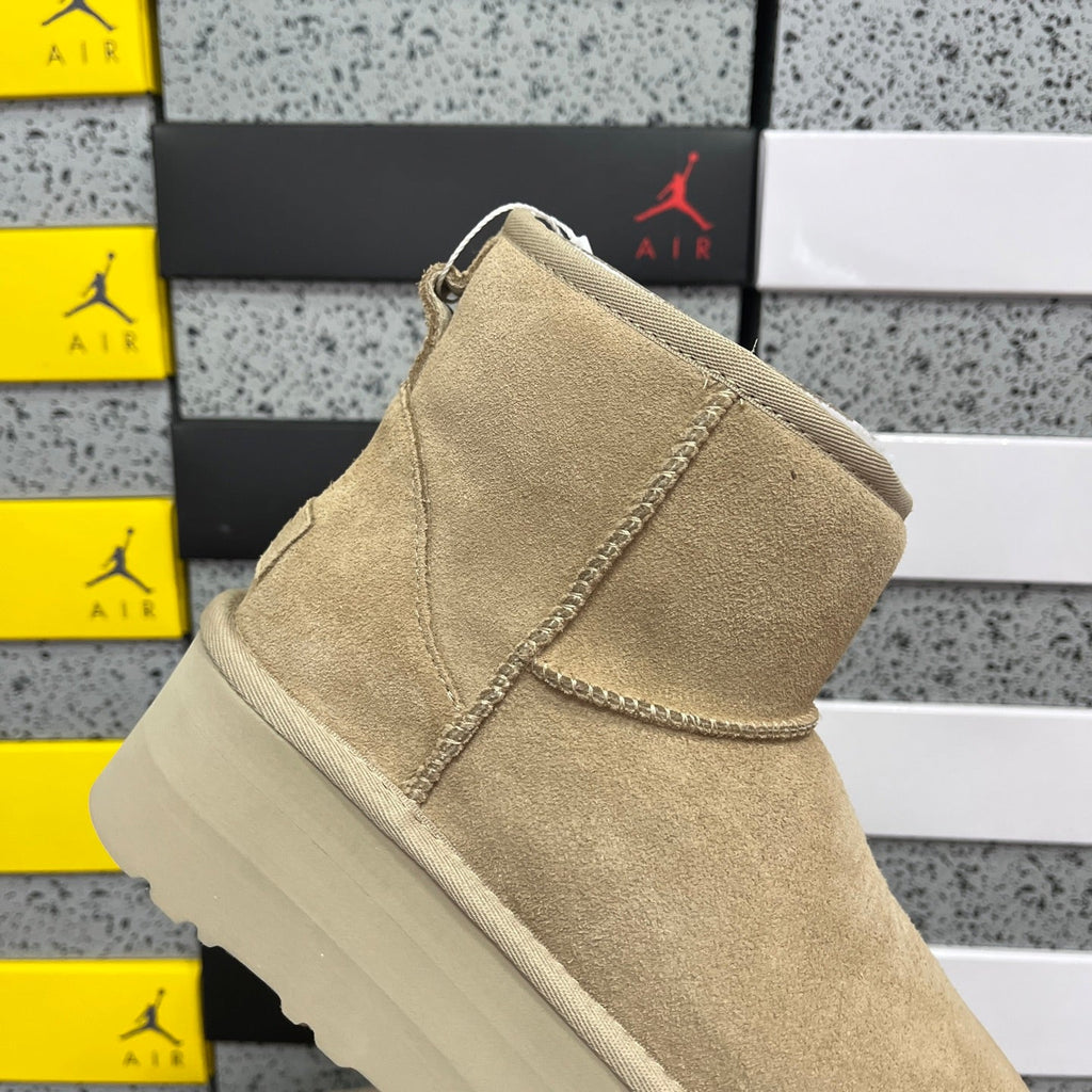 UGG Kallen Platform Ankle Boot – Suede Boot with Shearling Lining, Cord Lace Detail & Chunky Platform Sole in Mustard Seed
