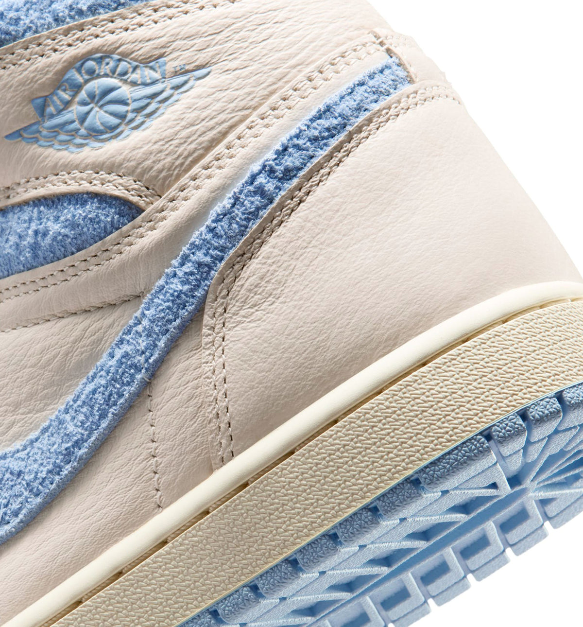 Air Jordan 1 Retro High OG Psychic Blue Women's Sneakers - Pale Ivory / Blue / Off-White