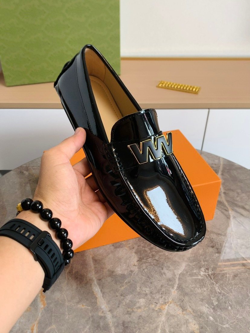 Gucci Men's Black Metal-Detail Loafers - Rubber Outsole