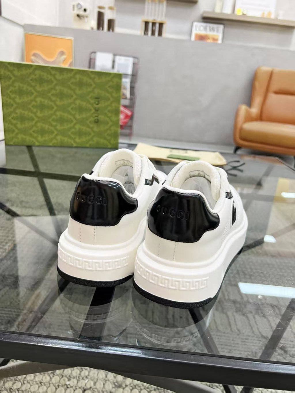 Gucci Men's White and Black Low-Top Sneakers