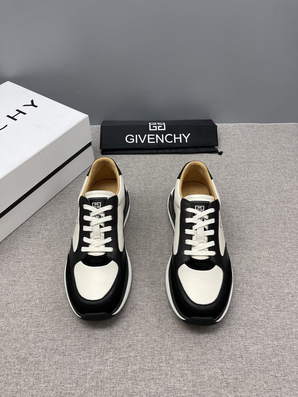 Givenchy Men's Low-Top Sneakers