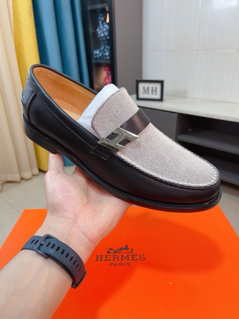 Hermès Textured Contrast-Trim Loafers